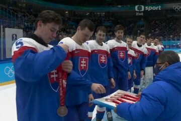 Hokejisté Slovenska porazili Švédsko a získali historický bronz na OH￼